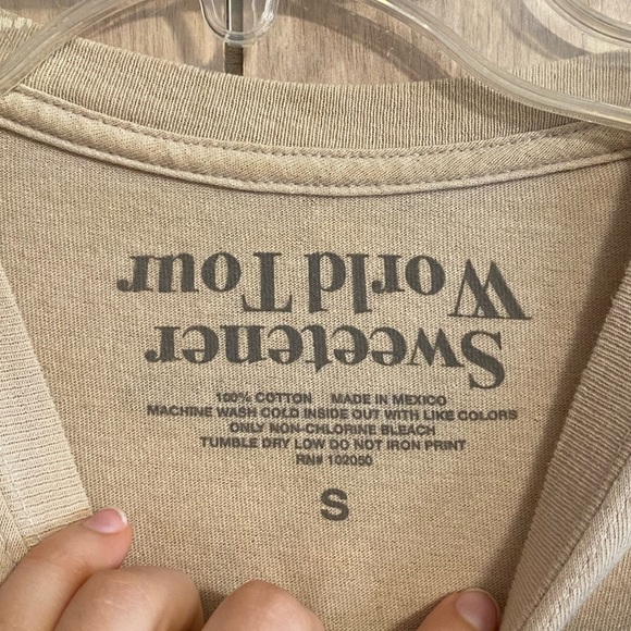 Ariana Grande Sweetener World Tour Tee - Picture 3 of 3